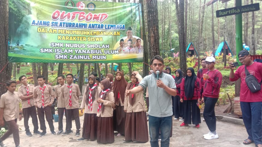 Selegram Haris Ajee, Meriahkan Outbound SMK Islam di Jember