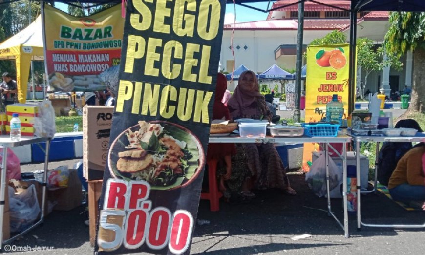 HUT PPNI di Jember, Pedagang Pecel Pincuk Raup Omset Jutaan Rupiah