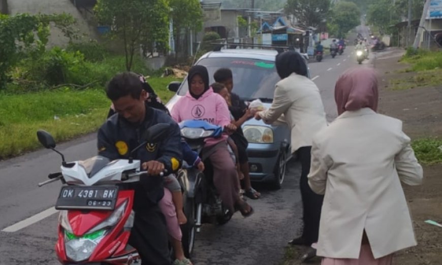 300 Takjil Gratis, Dari Siswa SMP IIBS Kalisat Jember