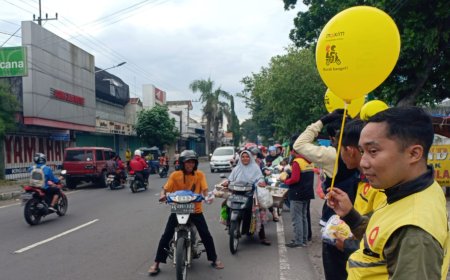 Tebar Kebaikan Rhamadan, Maxim Bagi Takjil di Kediri