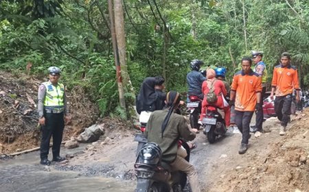 Akibat Jalan Terangkat Sistem Buka Tutup Jalan Diberlakukan