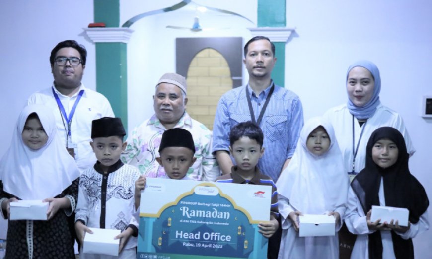 Jelang Akhir Rhamadan 2023, FIF GROUP Bagikan 16.640 Takjil Puasa