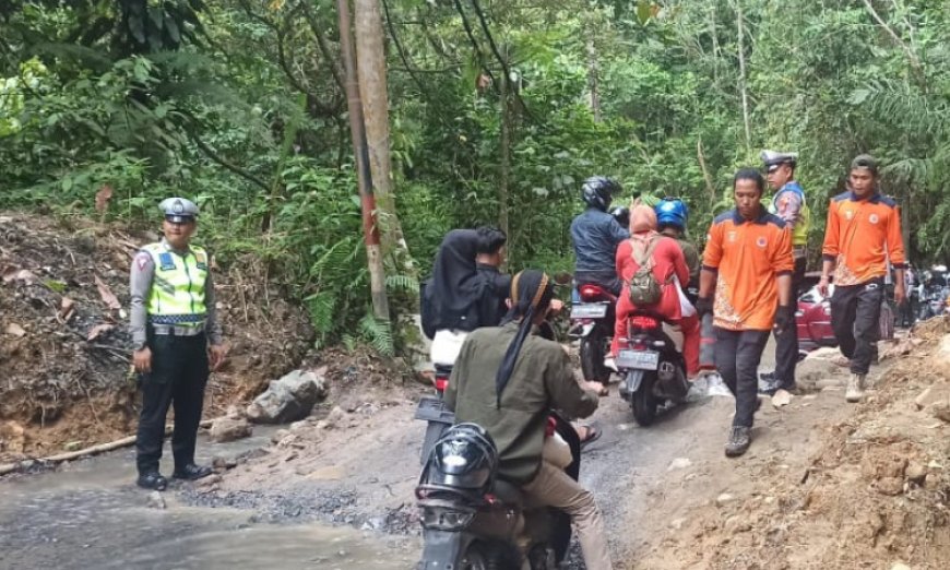 Akibat Jalan Terangkat Sistem Buka Tutup Jalan Diberlakukan