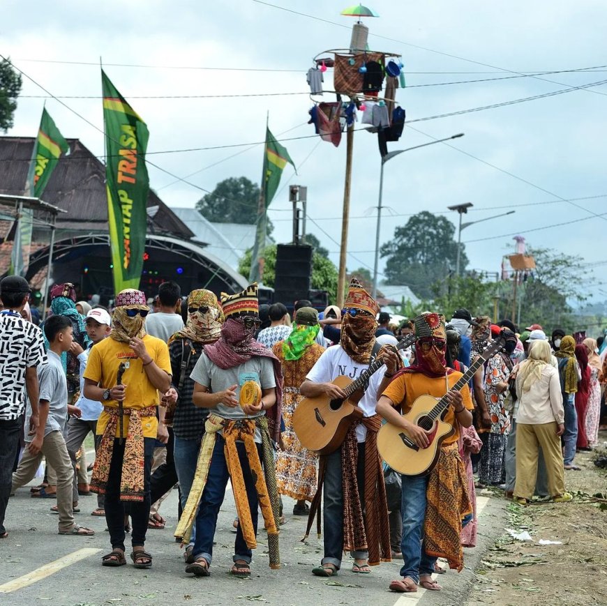 Mengenal Tradisi Sekura, Budaya Masyarakat Sai Batin