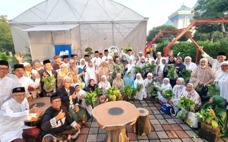 Majelis Tartil Shubuh Panen Sawi-Terong di Urban Farming MAS