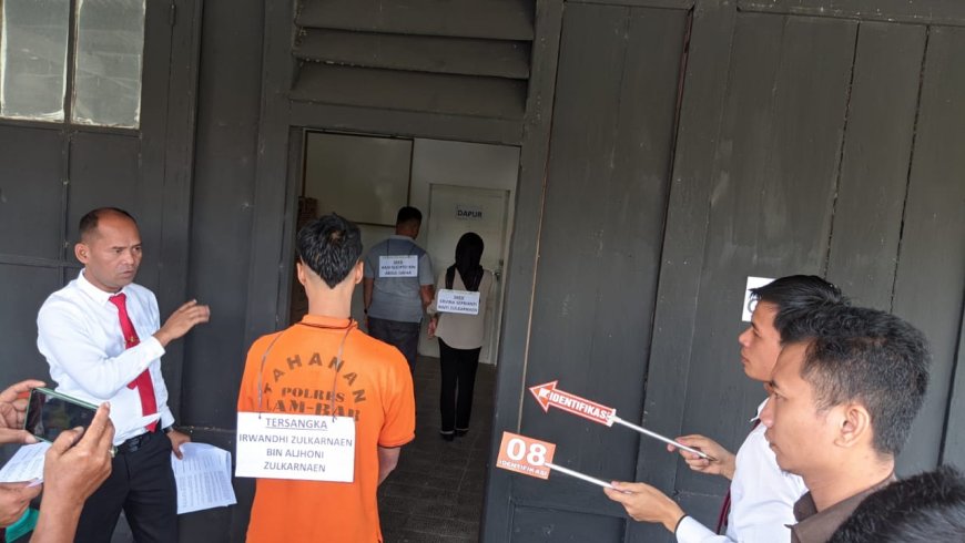 Pembunuhan Bocah 6 Tahun di Lambar, Pasang Wajah Tengil Saat Rekonstruksi