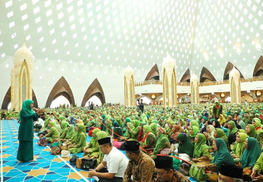 Gubernur Khofifah Hadiri Harlah ke-77 Muslimat NU Al-Jabbar Jawa Barat