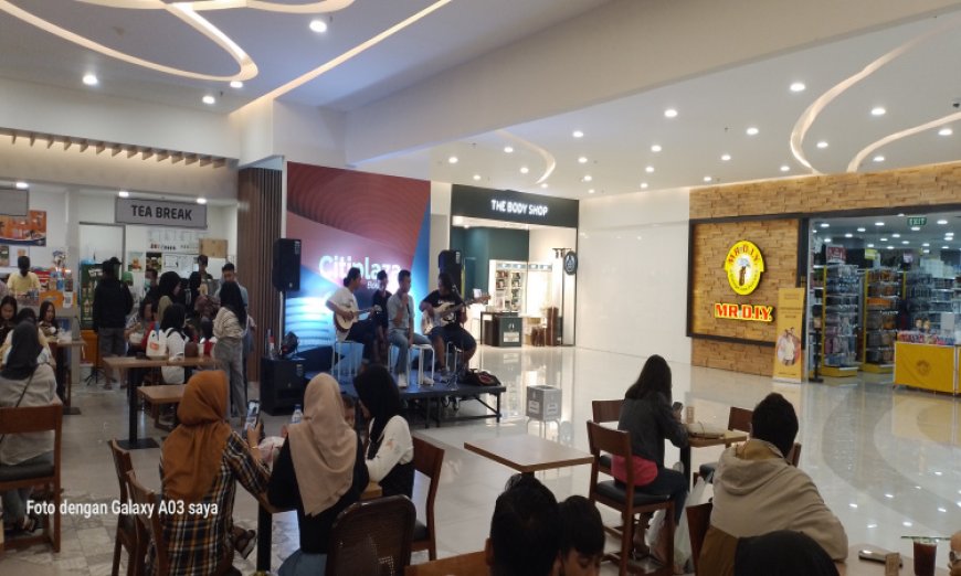 Malam Minggu, Citiplaza Bondowoso Sediakan Panggung Akustik Tuk Musisi Band Lokal