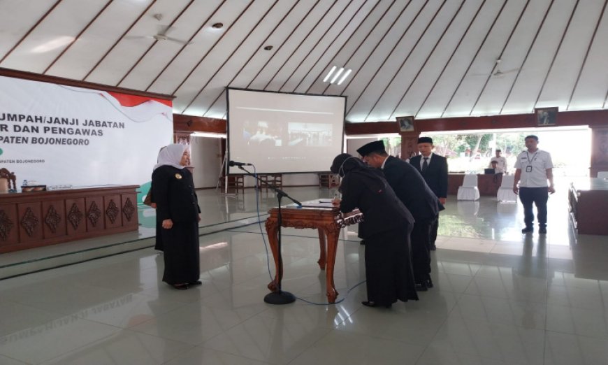 Lantik Pejabat Administrasi  Pemkab Bojonegoro, Begini Pesan Bupati