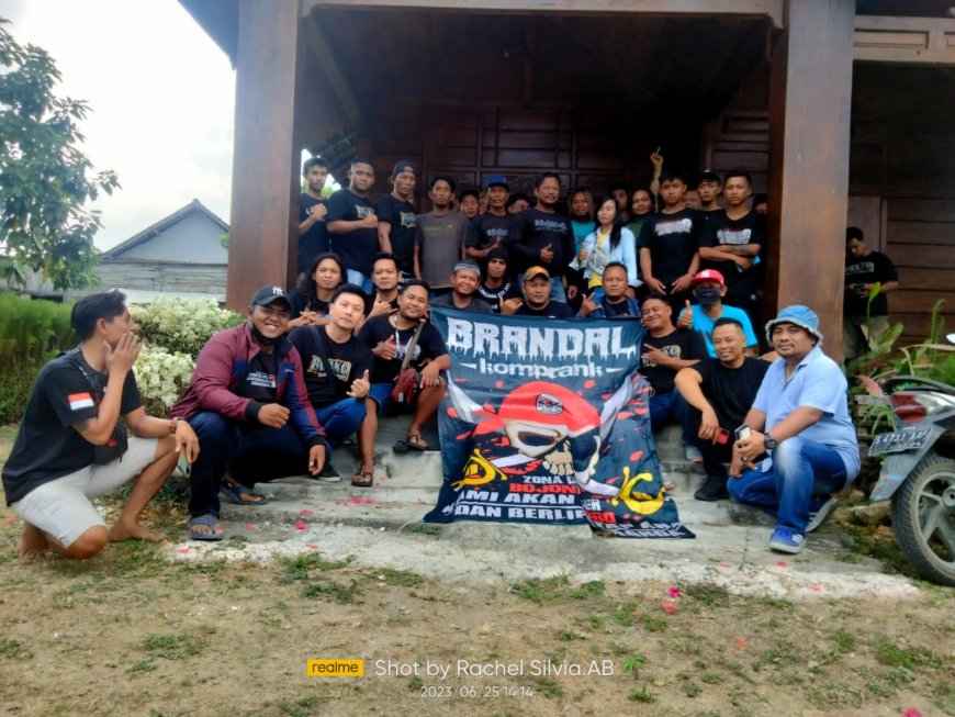 Komunitas Brako Berbagi Sembako untuk Warga Kurang Mampu