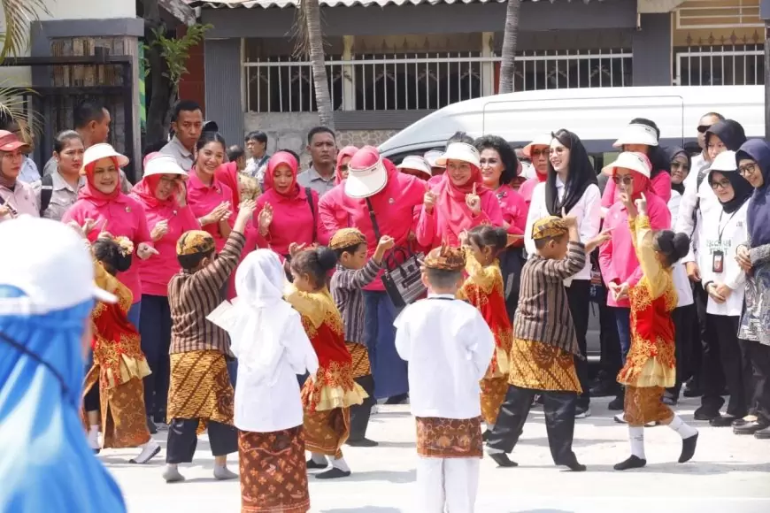 Arumi Bachsin Dampingi Kedatangan Ibu Negara di Surabaya
