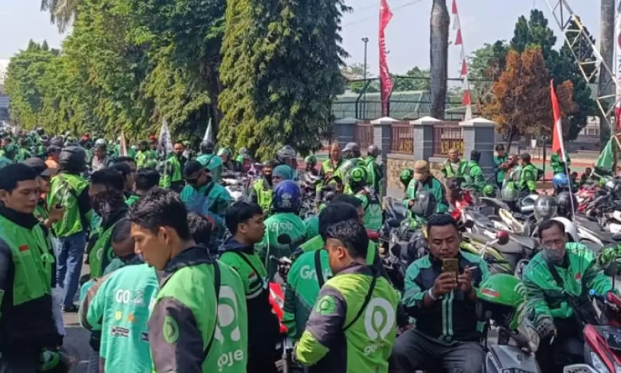 Pemkab Jember Didemo Ribuan Ojol, Ini Tuntutannya