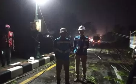 9 Tiang Listrik PLN Sumenep Roboh, Pengendara Mengabadikan Sebagai Foto Selfie