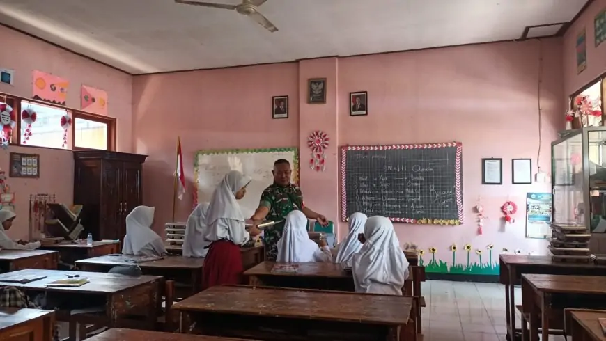 Babinsa Kademangan Perkuat Edukasi Gizi dalam Penyaluran Program MBG di SDN Kademangan Bondowoso